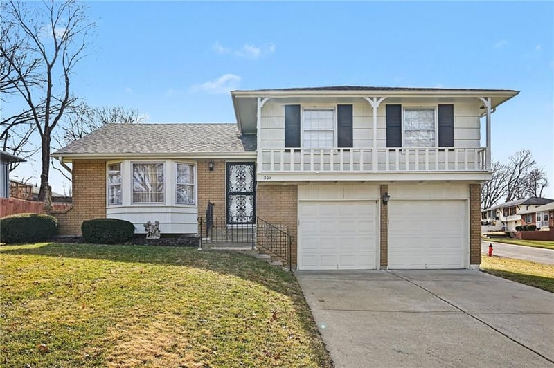 301 107th Ter, Kansas City, MO 64114