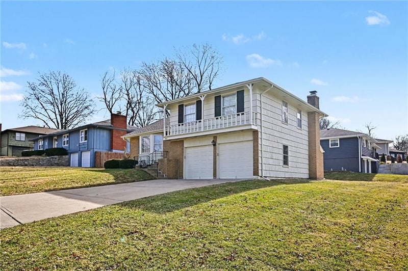 301 107th Ter, Kansas City, MO 64114