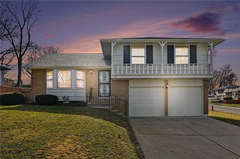 301 107th Ter, Kansas City, MO 64114