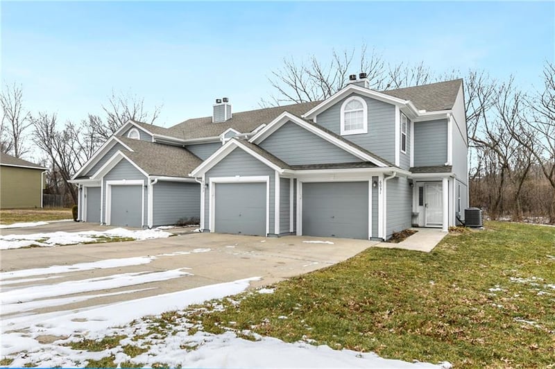 6033 Moonstone Dr, Lee's Summit, MO 64064