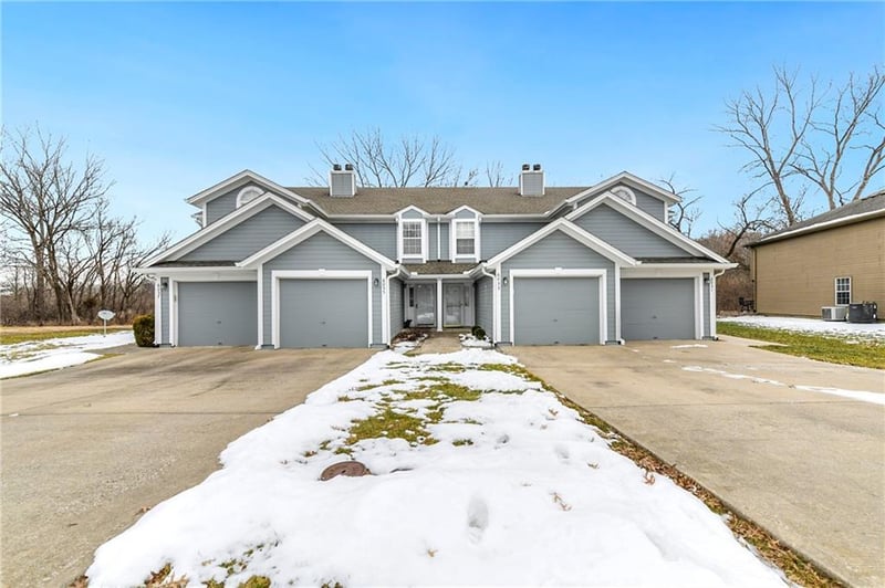 6033 Moonstone Dr, Lee's Summit, MO 64064