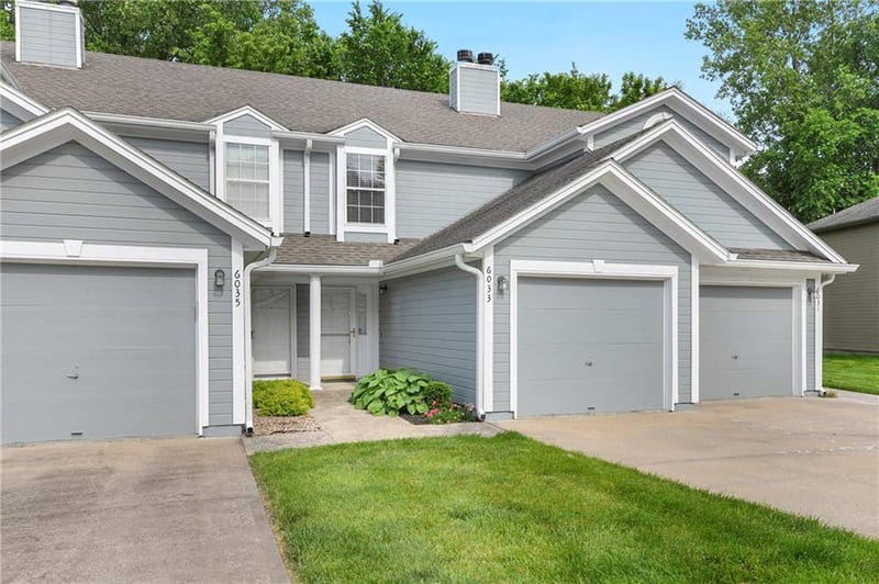 6033 Moonstone Dr, Lee's Summit, MO 64064