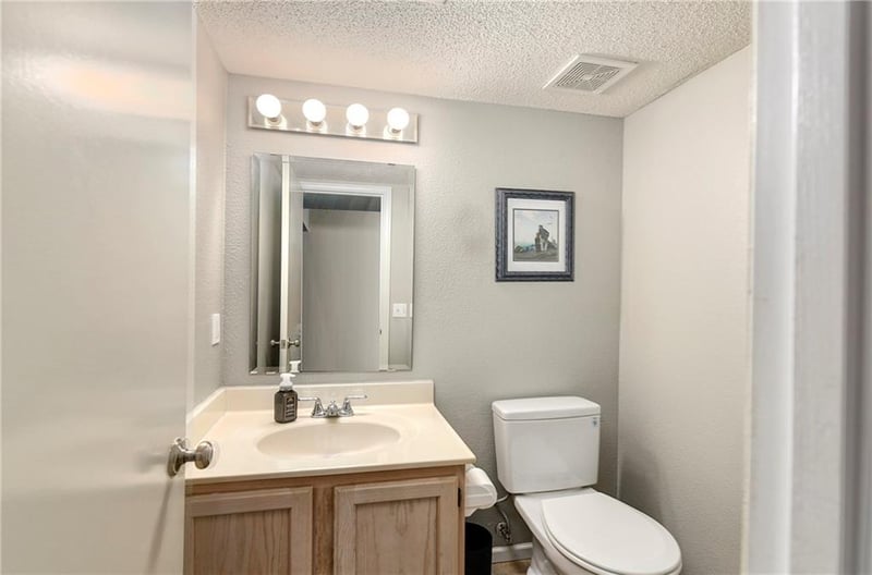 6033 Moonstone Dr, Lee's Summit, MO 64064