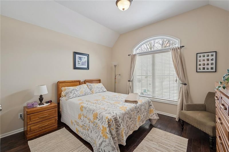 9619 100th St, Kansas City, MO 64157