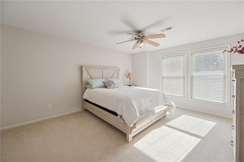 9619 100th St, Kansas City, MO 64157