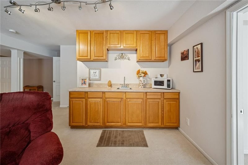 9619 100th St, Kansas City, MO 64157