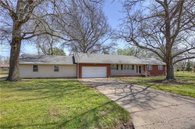 2002 Michigan St, Pittsburg, KS 66762