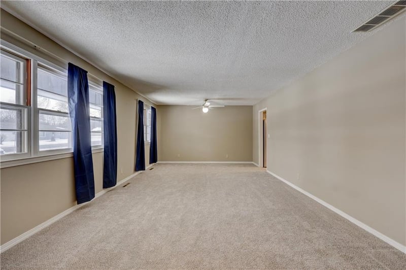 2002 Michigan St, Pittsburg, KS 66762