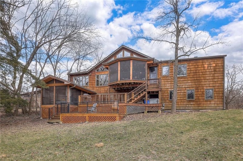 806 Red Bridge Rd, Kansas City, MO 64114