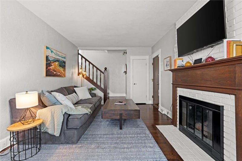 115 49th St, Kansas City, MO 64112