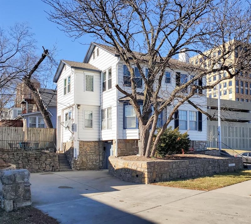 115 49th St, Kansas City, MO 64112