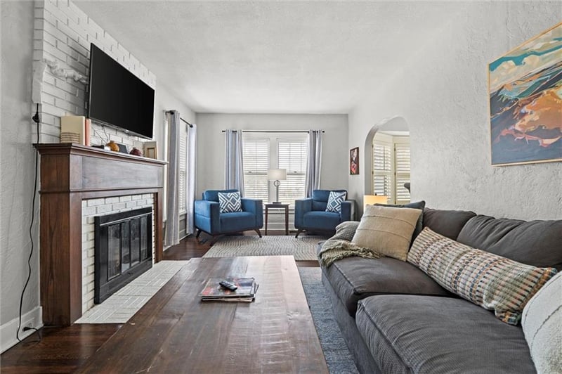 115 49th St, Kansas City, MO 64112