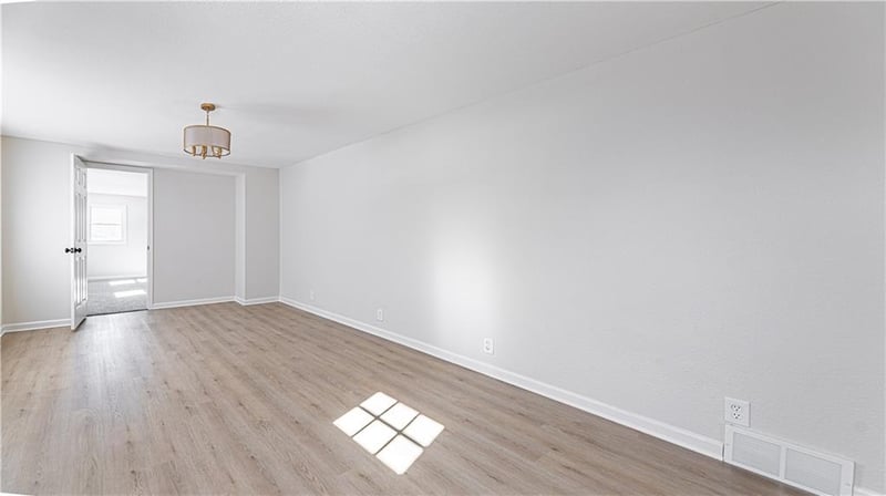 808 Russell Rd, Kansas City, MO 64116