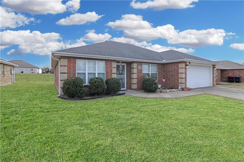 1722 Sunset Dr, Warrensburg, MO 64093