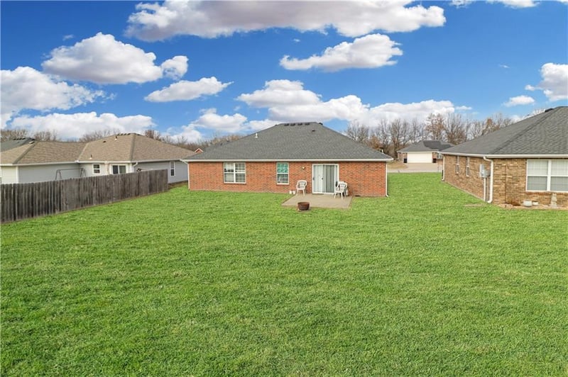 1722 Sunset Dr, Warrensburg, MO 64093