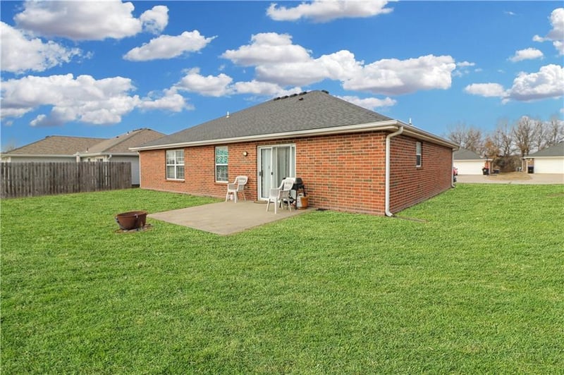 1722 Sunset Dr, Warrensburg, MO 64093