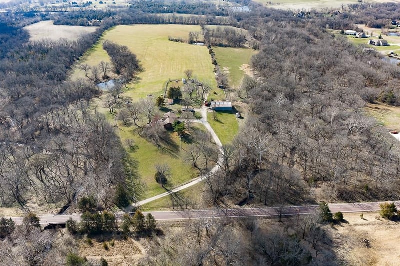 16551 Hollingsworth Rd, Basehor, KS 66007