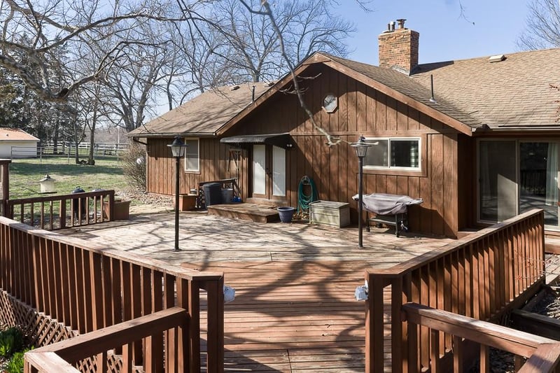 16551 Hollingsworth Rd, Basehor, KS 66007