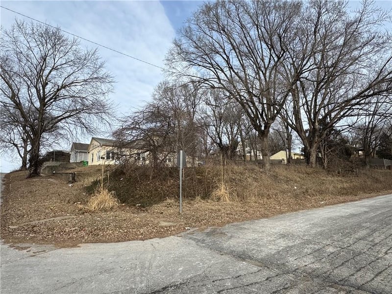 2429 15th St, St Joseph, MO 64503