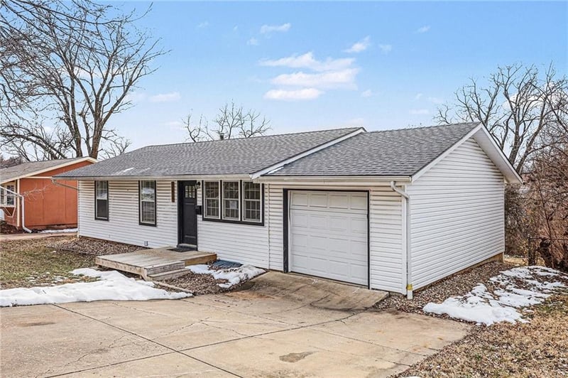 14804 Bellaire Ave, Grandview, MO 64030