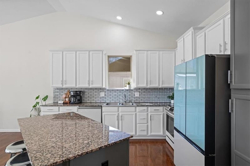 9047 Meadow View Dr, Lenexa, KS 66227