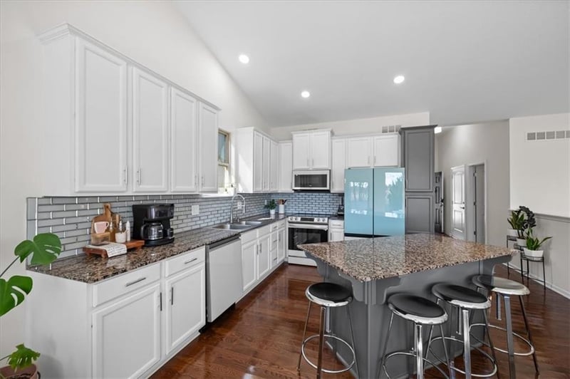 9047 Meadow View Dr, Lenexa, KS 66227