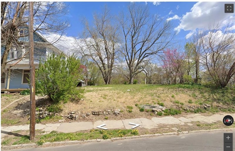 1215 10th St, St Joseph, MO 64501
