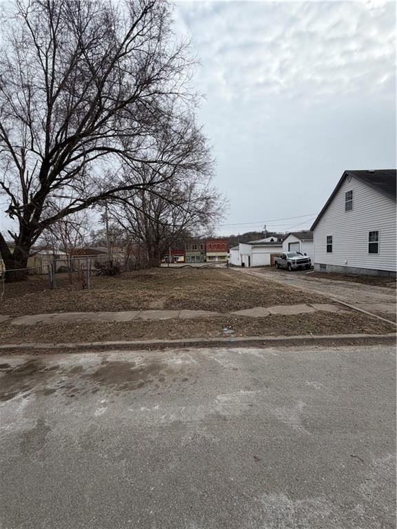 1718 Center St, St Joseph, MO 64503