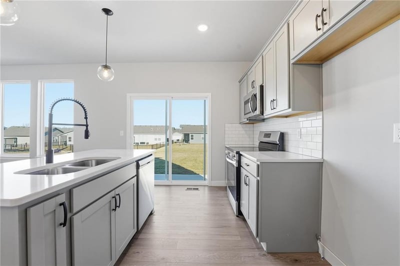 20529 Newcastle St, Spring Hill, KS 66083