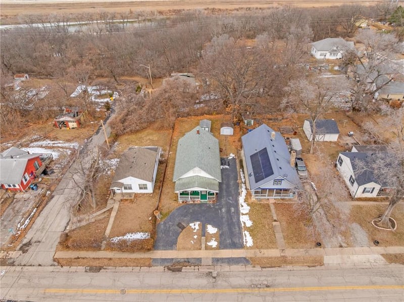 882 Shawnee Rd, Kansas City, KS 66103