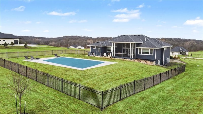 14251 Cattle Ranch Dr, Smithville, MO 64089