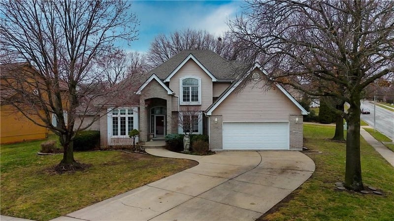 6124 Elmwood Ct, Kansas City, MO 64119