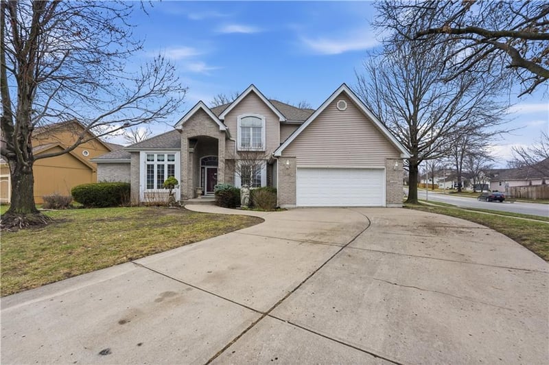 6124 Elmwood Ct, Kansas City, MO 64119