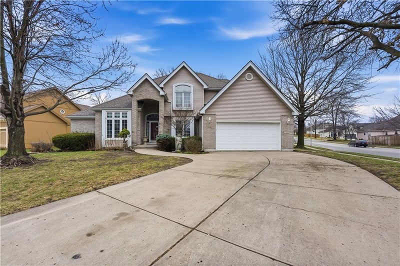 6124 Elmwood Ct, Kansas City, MO 64119