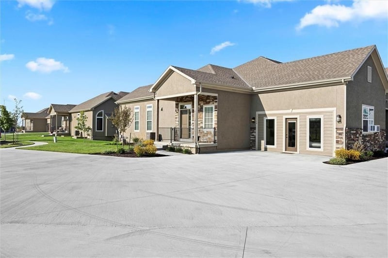 17394 Raintree Dr #Bldg I 33, Olathe, KS 66062