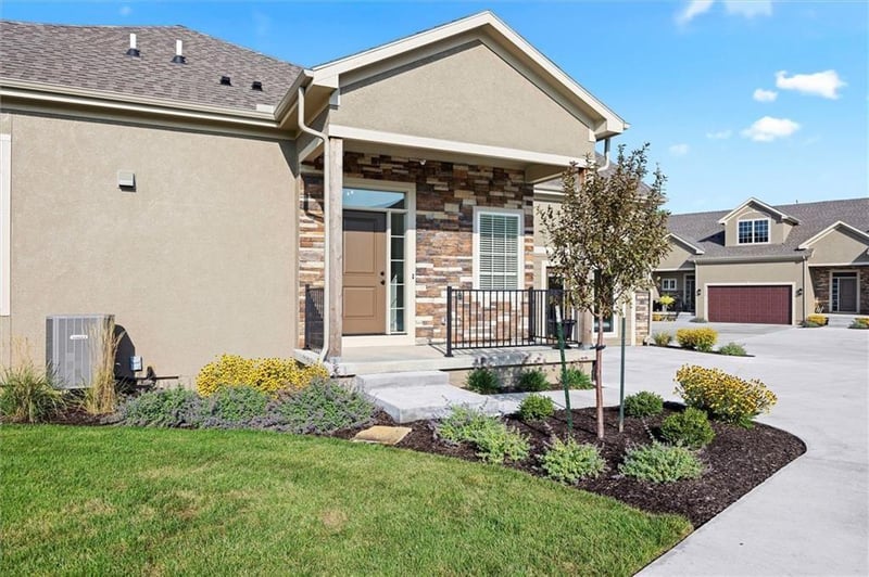 17394 Raintree Dr #Bldg I 33, Olathe, KS 66062