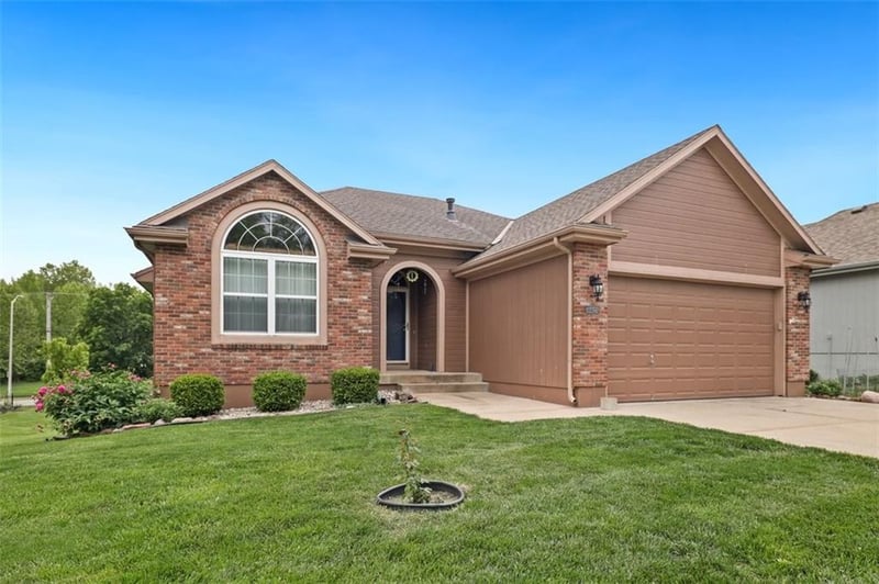 4421 72nd Ter, Kansas City, MO 64119