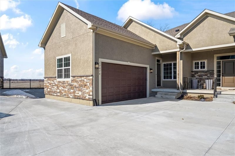 17378 Raintree Dr #Bldg J 37, Olathe, KS 66062