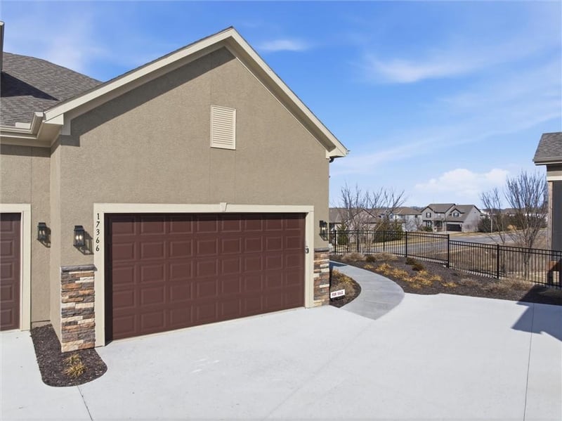 17366 Raintree Dr #Bldg J 40, Olathe, KS 66062