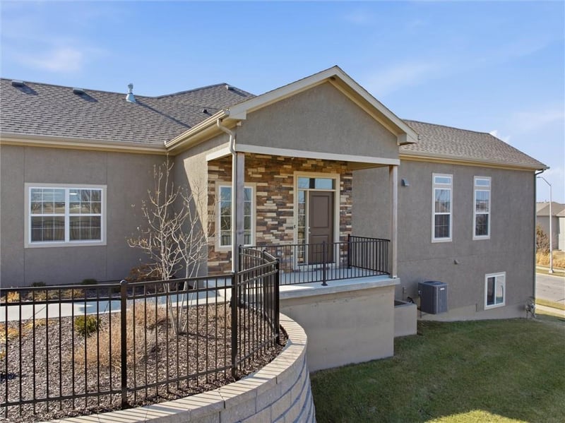 17366 Raintree Dr #Bldg J 40, Olathe, KS 66062