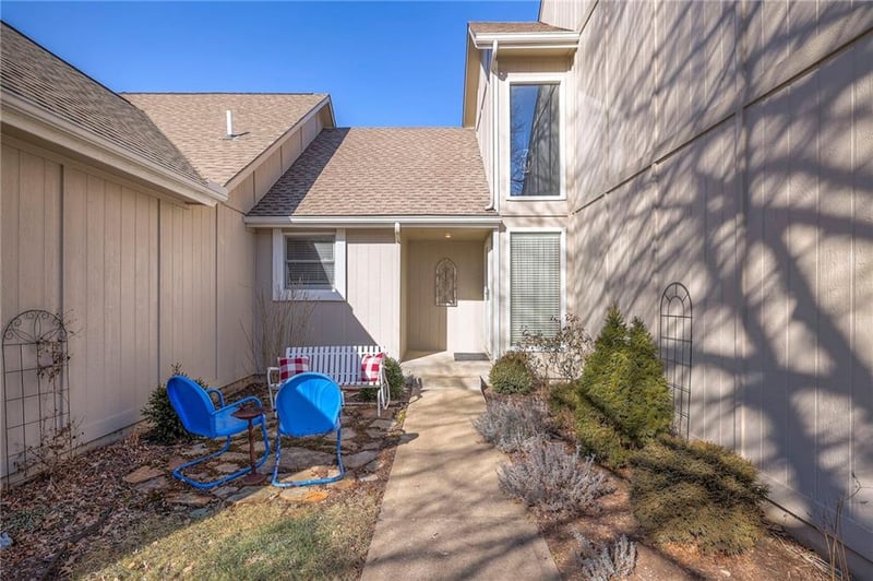 15430 Floyd St, Overland Park, KS 66223