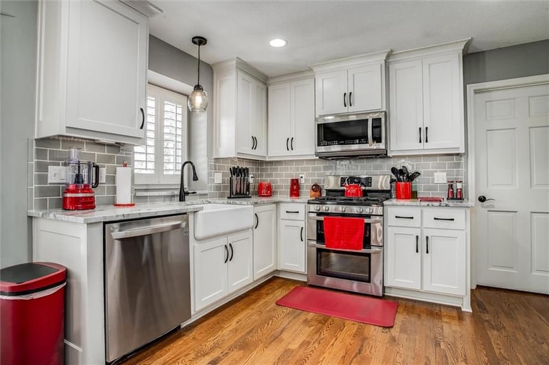 8016 Flora Ave, Kansas City, MO 64118