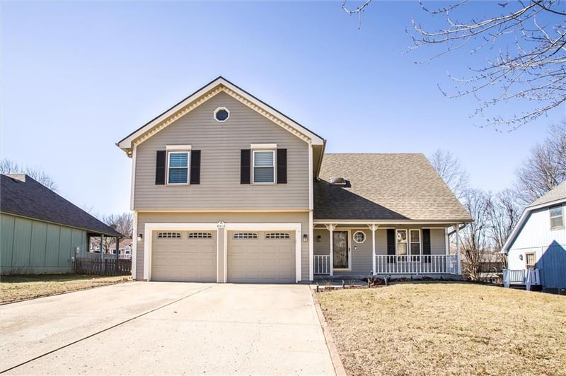 8016 Flora Ave, Kansas City, MO 64118