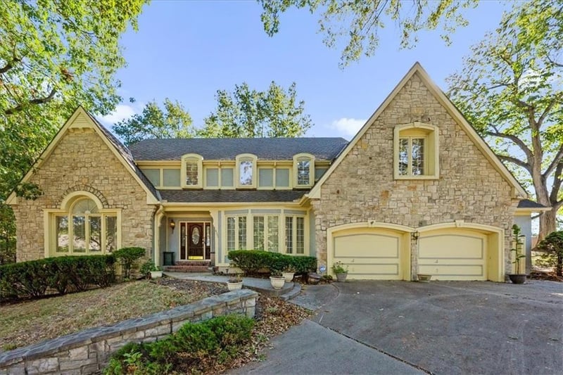 4501 Baltimore Ct, Kansas City, MO 64116