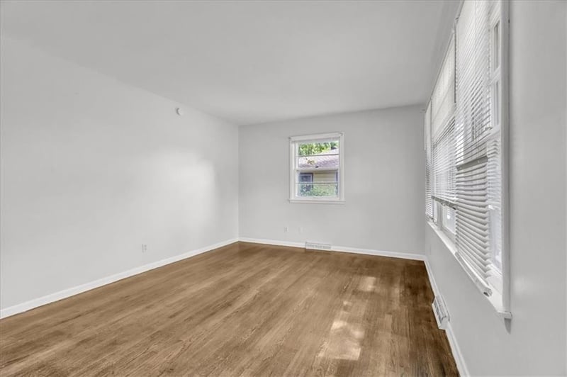 425 Maple St, Liberty, MO 64068