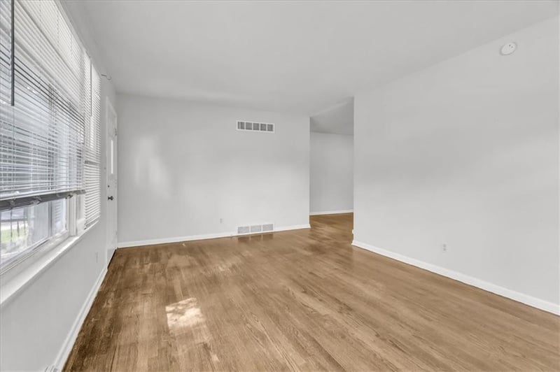 425 Maple St, Liberty, MO 64068