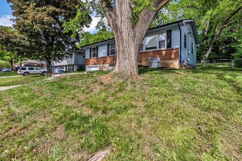 425 Maple St, Liberty, MO 64068