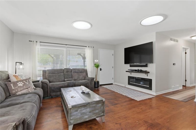 1601 55th Ter, Kansas City, MO 64118