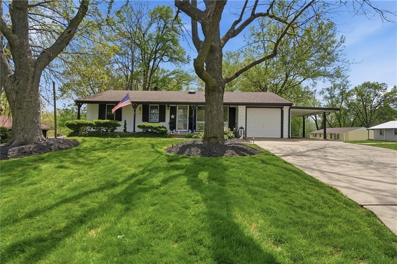 1601 55th Ter, Kansas City, MO 64118