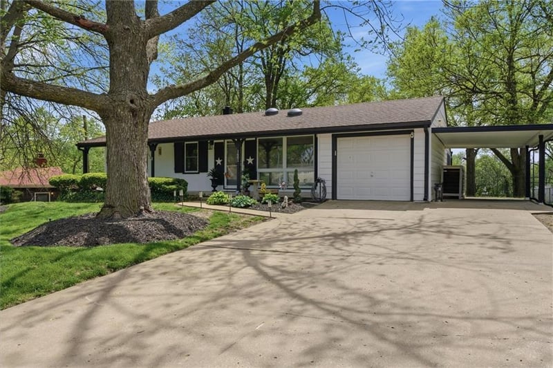 1601 55th Ter, Kansas City, MO 64118